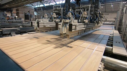 Handlingsystem für die Parkettproduktion von BÜRKLE Handlingsystem für die Parkettproduktion von BÜRKLE